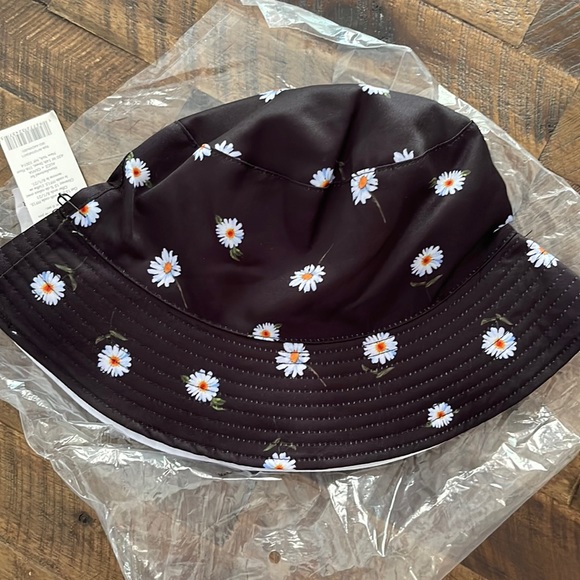 NWT Alice and Olivia reversible bucket hat - Picture 1 of 3